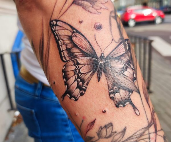 Realizm - Motyle i Kwiaty - tatuaż - Lots of Ink Koszalin