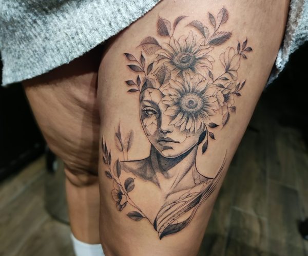 Realizm - Kobieta z Kwiatami - tatuaż - Lots of Ink Koszalin